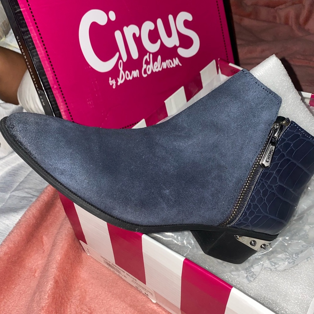 Sam Eldemen “Circus” suede booties